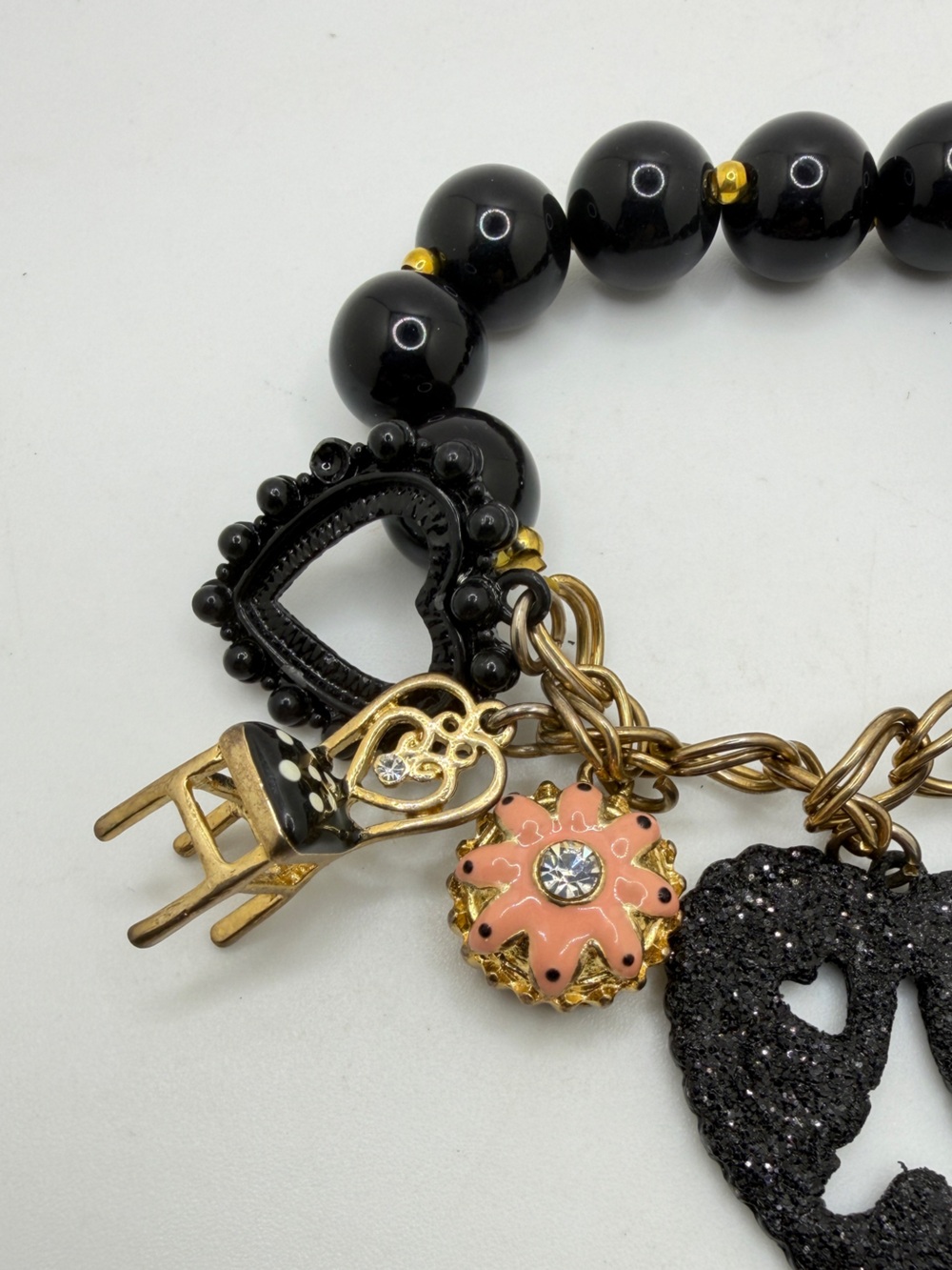BETSEY JOHNSON Stretchy, gold tone metal, acrylic, charm bracelet! - Picture 5 of 11